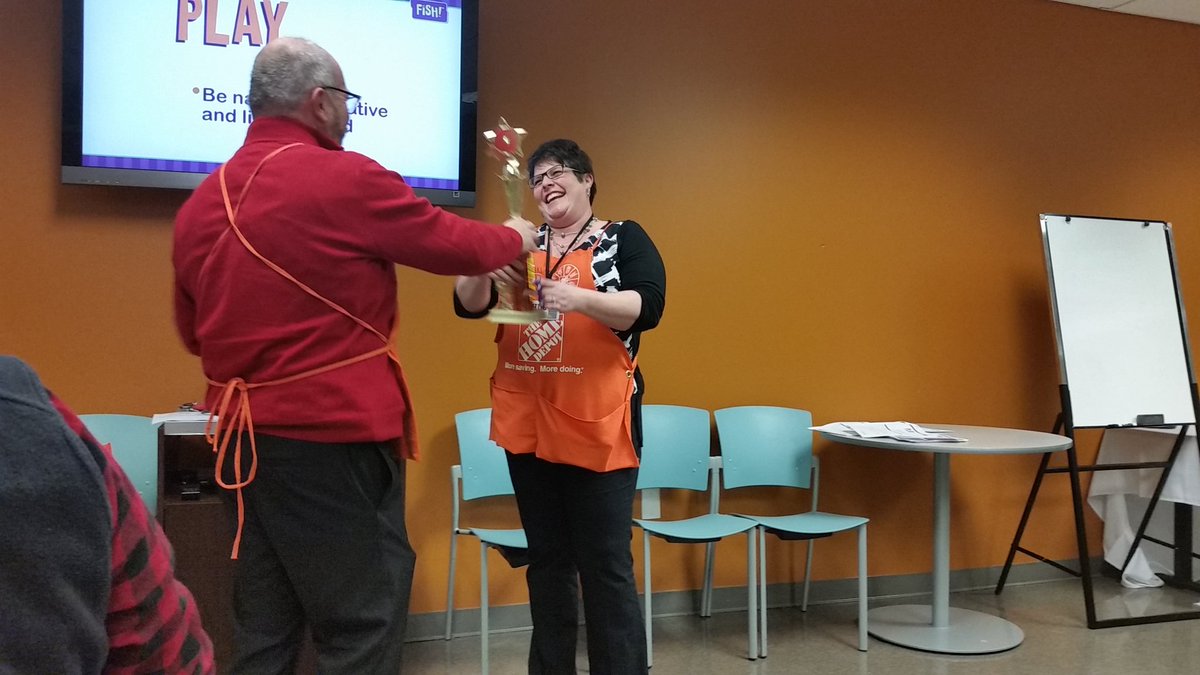 glennmccoy62's tweet photo. Michigan Home Depot assistant wins Rock,Paper, scissors  challenge. GO MICHIGAN! https://t.co/6DFYnkVyRp