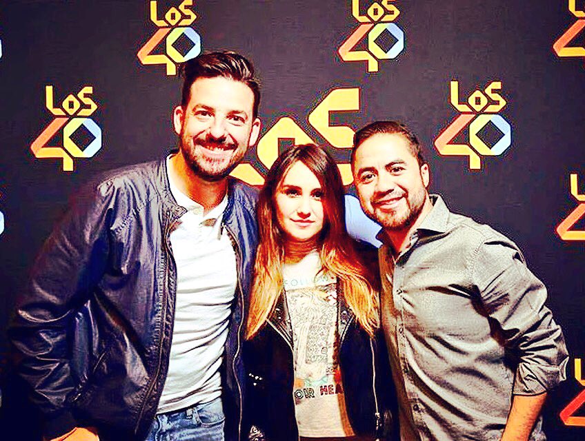 inakialvarez's tweet photo. Gracias @DulceMaria por venir a @eltlacuache40 👍🏻 tú muy bien!! @los40mx @Bazookajoeradio @ninoconbarba https://t.co/PZsiTCf9fs