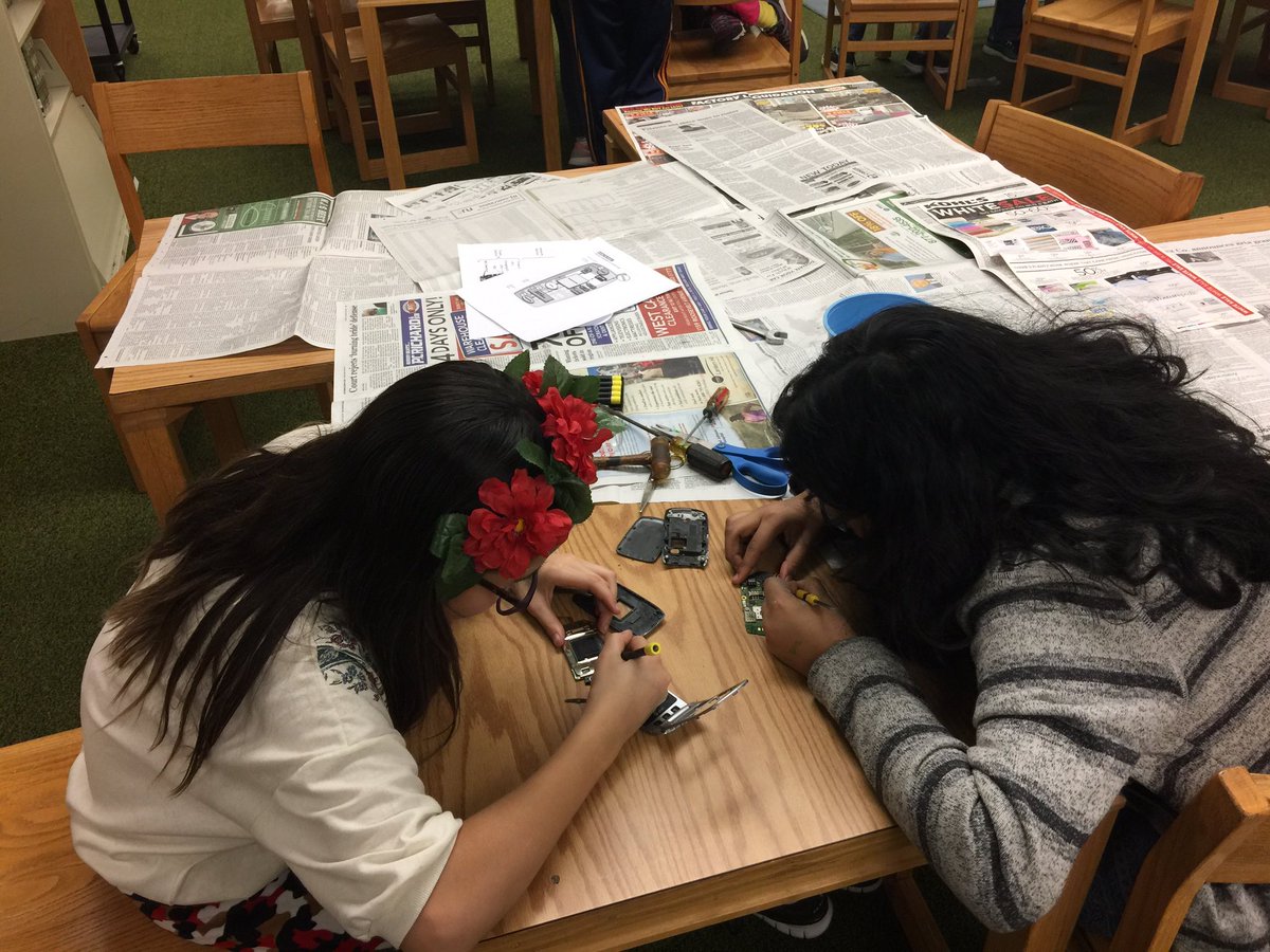 jb3581's tweet photo. Deconstructing at Club Innovation @LibrarySouth @BonnieCapes @arajagop @ClubInnovationS https://t.co/z5p3Gpe9kh