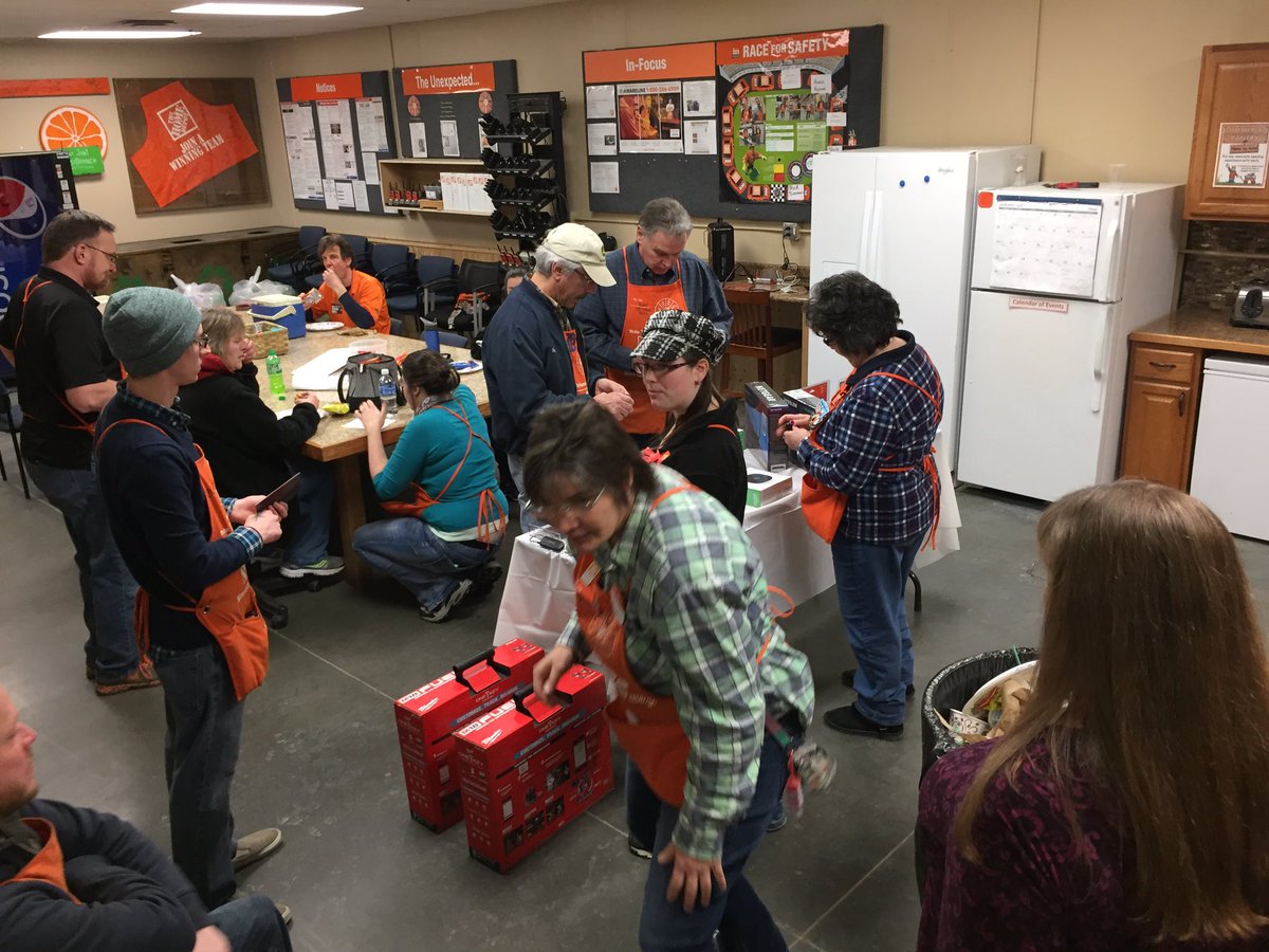 A GREAT AP event at 2782. Wonderful job by a Wonderful team! #APAwarenessMonth2016 <a href="/Dave_Dawber/">Dave Dawber</a> @anzarut1 <a href="/brandon_defrain/">Brandon DeFrain</a> <a href="/XConnollyJr/">Tim Connolly</a>