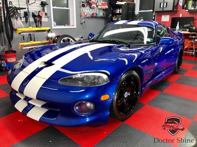 Dodge Viper vs. Pinnacle Souveran

Pic by Doctor Shine

#DodgeViper #PinnacleWax #SouveranPasteWax #CarCare