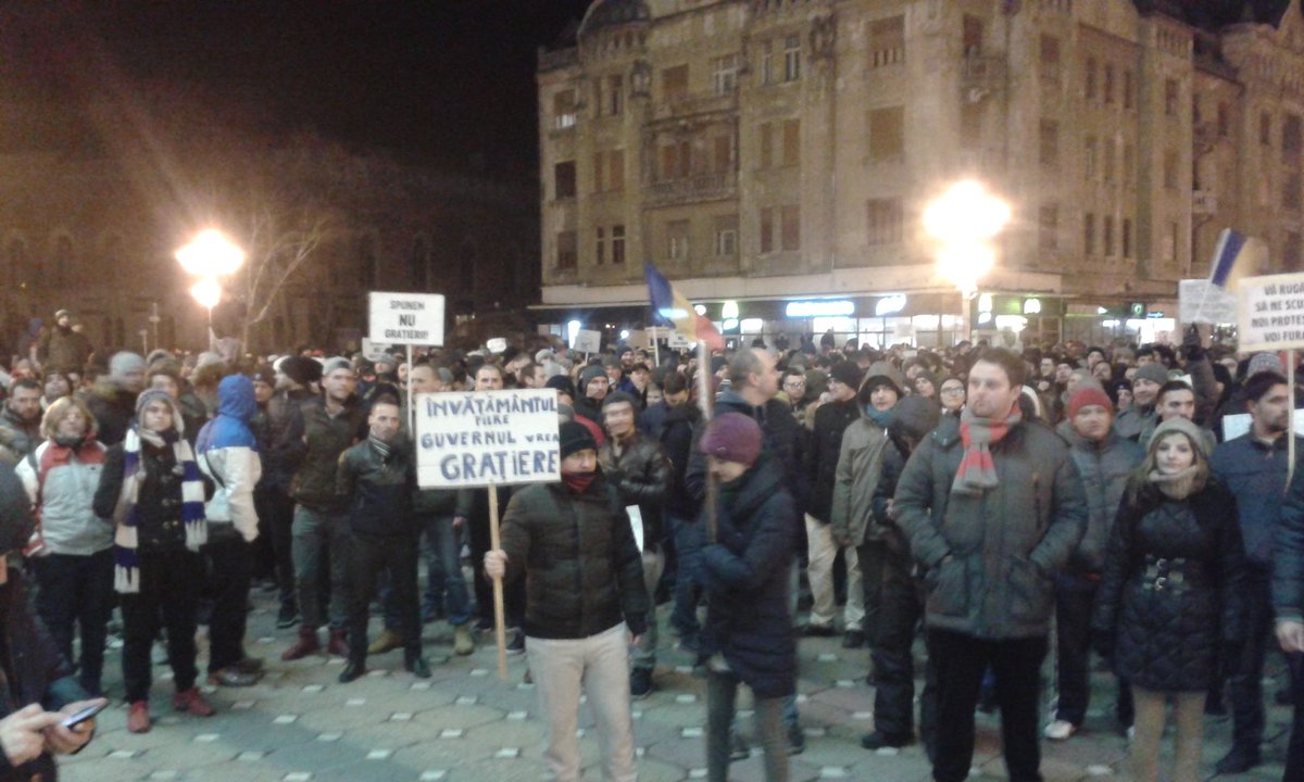 adrianpacurariu's tweet photo. Midnight in #Romania 3000 protests in #Timisoara #AJStream https://t.co/3k6cPUN5AK