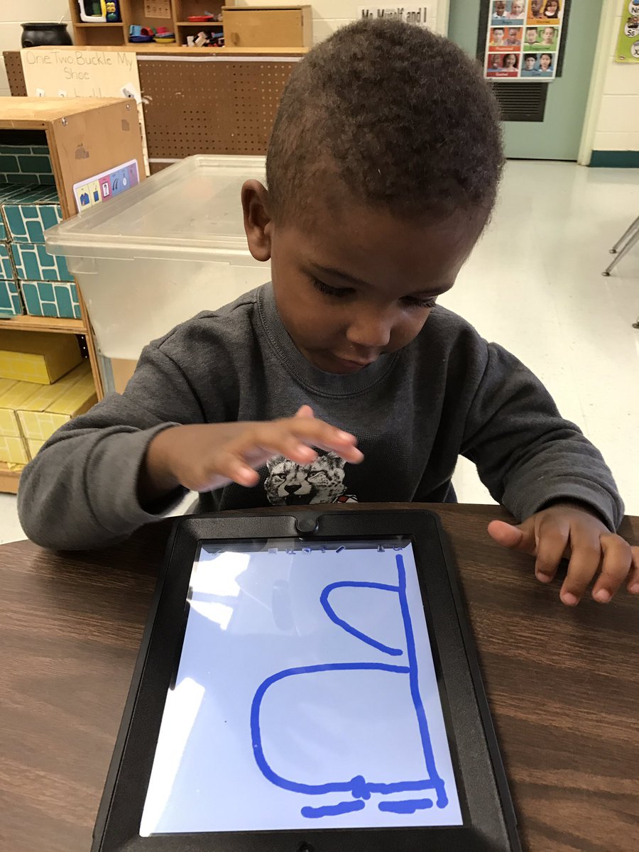 amsforjams's tweet photo. Our construction theme has begun. We are learning about actions words too! #preksmarties #vcsprek #IRESPreKisthebest https://t.co/zikatZT67x