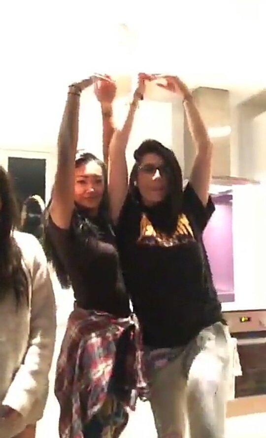 OTYArmySP's tweet photo. Parisa ahora mismo en su directo de Instagram 😂😁 https://t.co/74vUhs78CU