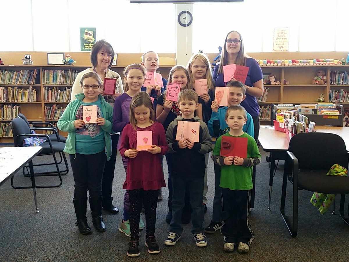 N_Bryant2's tweet photo. Making Valentines for Veterans with my Lincoln Elementary family. #proud2br3 https://t.co/HHo49iOga3