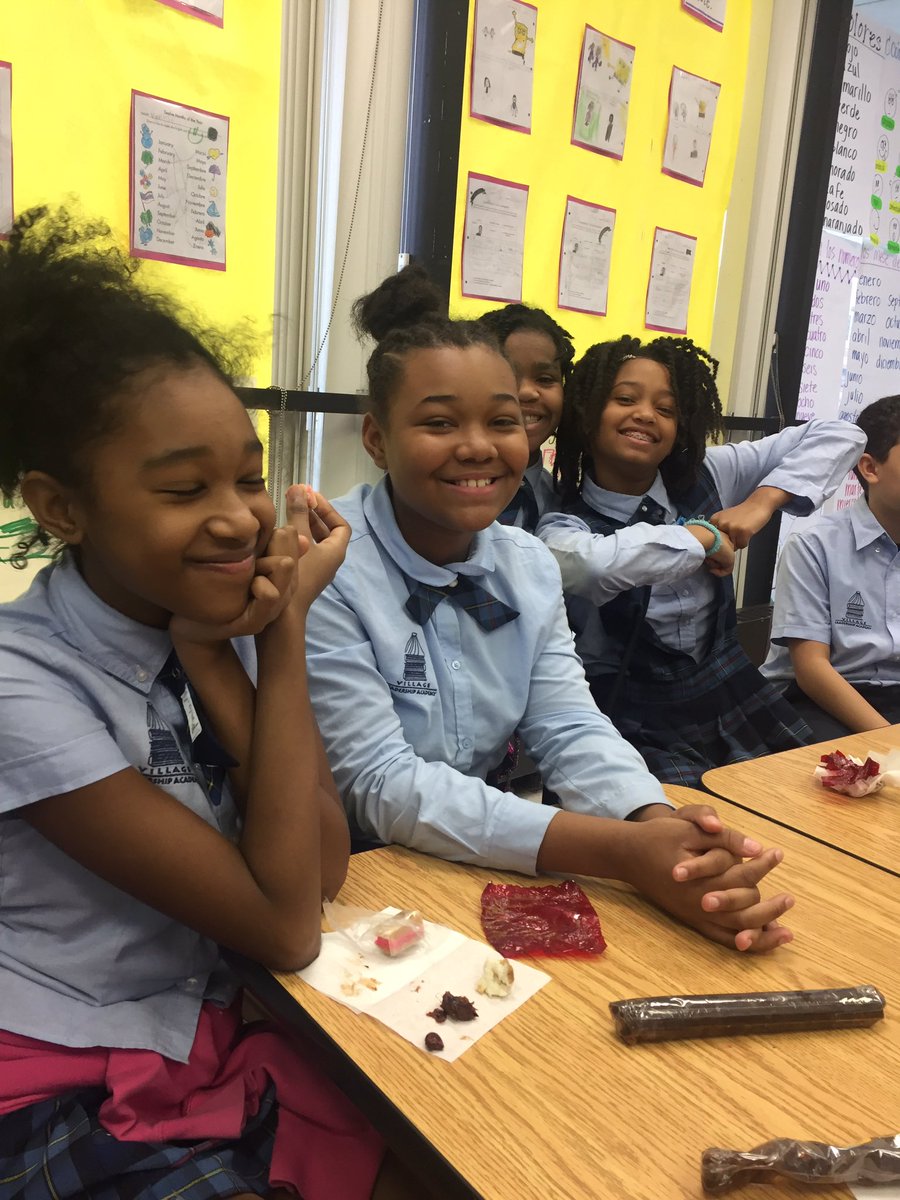 smorales113's tweet photo. My 6th grade class tries Mexican candy straight from Mexico City 🇲🇽 #vlastyle #acceptance #openminds #appreciation #vlastyle #sandyteaches https://t.co/RYY4WwAUCM