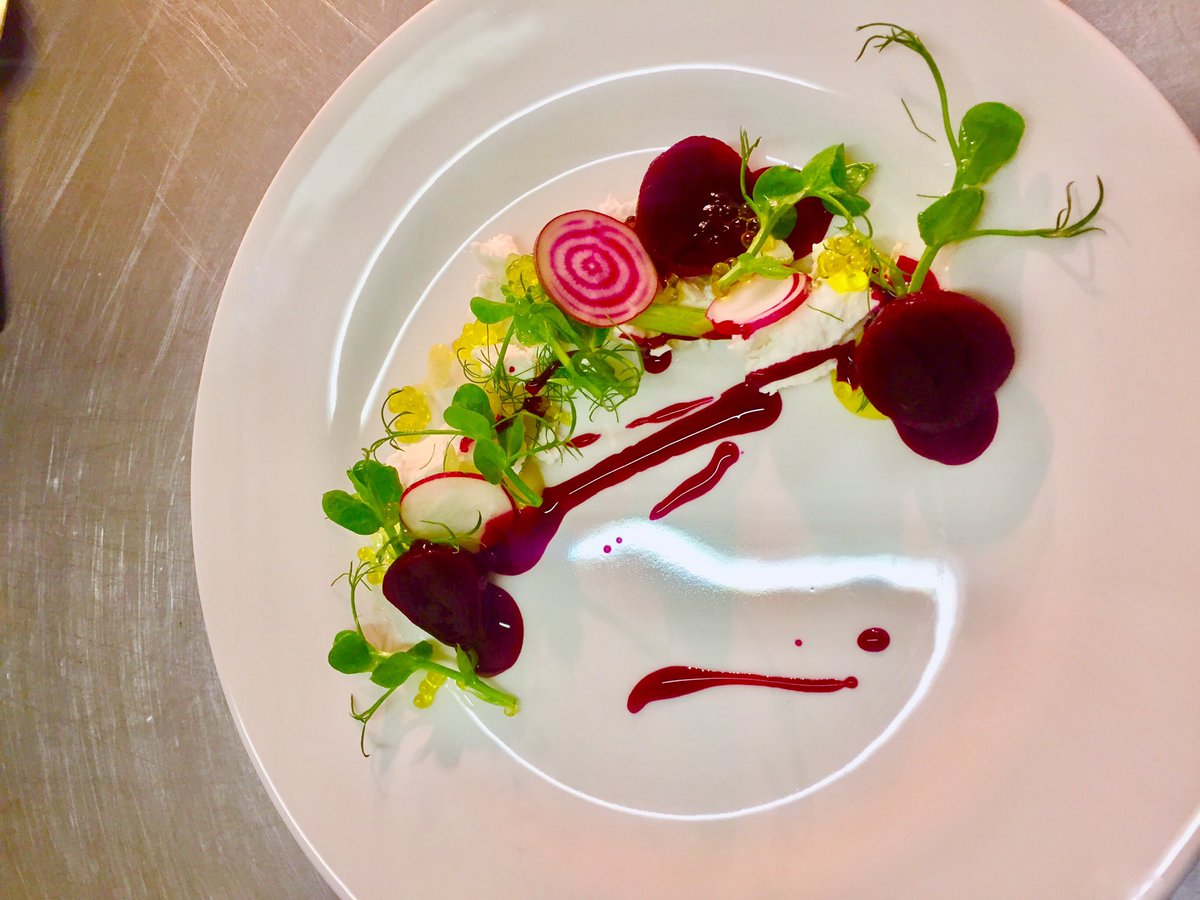 Excellent service tonight @robkennedy0 pre sovereigns taster #1000 covers ! @adsy2011 @nick146143 you take it easy chefs ! <a href="/compassgroupuk/">Compass Group UK & I</a>