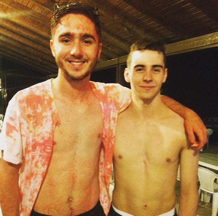 LeedsWilcox's tweet photo. Me and the #PULLINGMACHINE after going 2s on on some lasses from #LEEDS 🍆🍆🍆🍆 https://t.co/DvCEOAwZyL