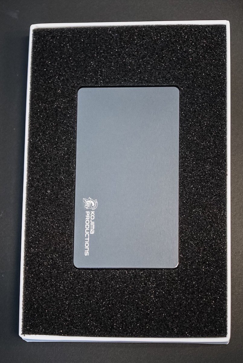 HIDEO_KOJIMA_EN's tweet photo. We made 85 units of card case by GILD design as the gift to whom visited our new studio. Should we make it available to purchase? https://t.co/B2Q5QnF0wM