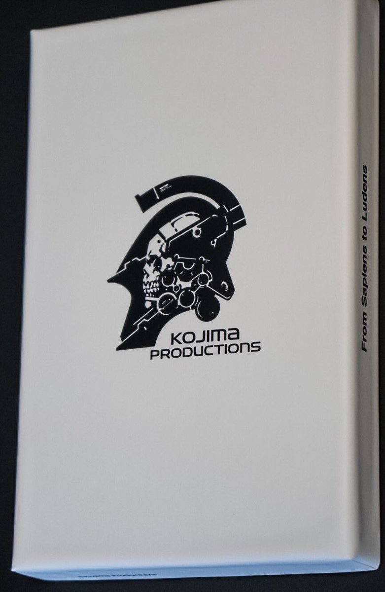 HIDEO_KOJIMA_EN's tweet photo. We made 85 units of card case by GILD design as the gift to whom visited our new studio. Should we make it available to purchase? https://t.co/B2Q5QnF0wM