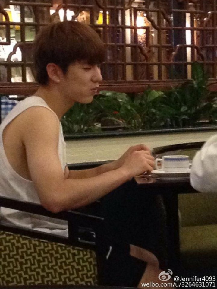 kihyvnlips's tweet photo. OH MY GOD when is this pics taken, see this on my tl in the morning. lq and arms!kihyun bless my soul asdfghjkkl https://t.co/QqJffBlqGK