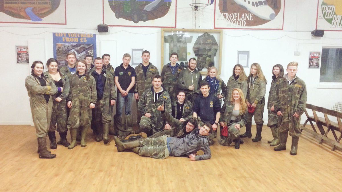 hannahkelsey7's tweet photo. A great night in the rain playing #lasertag with Ongar YFC!  Thanks @MayhemPaintball! #LaserTag #OngarYFC #camouflage #Raining #Brrr 🔫❄️🌧 https://t.co/G6Ei25Esr5
