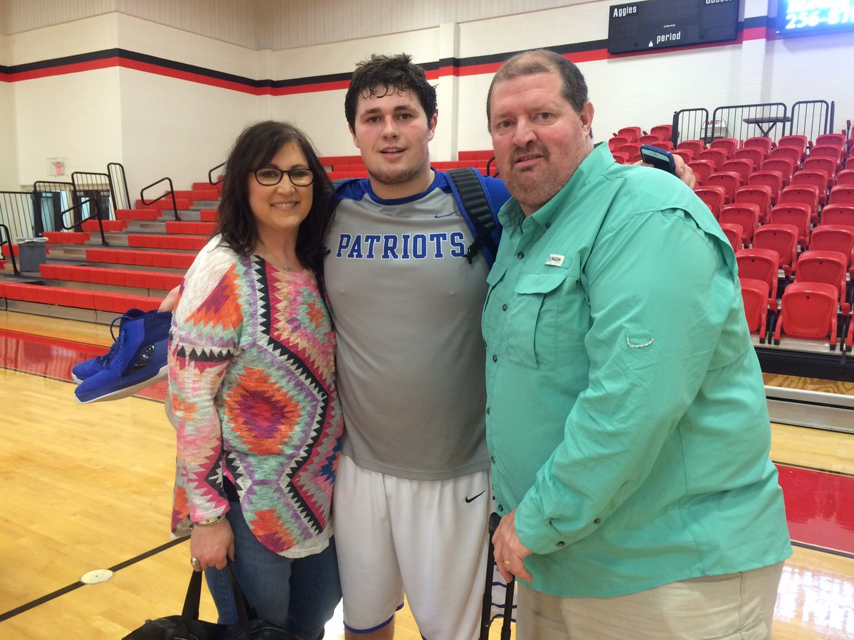 ACApatriothoops's tweet photo. Loud ovation on basketball bus. Austin Cummings committed to Faulkner to play College Football.  Woohoo. Congrats to AC. Well deserved. https://t.co/yC0ehKgg9x
