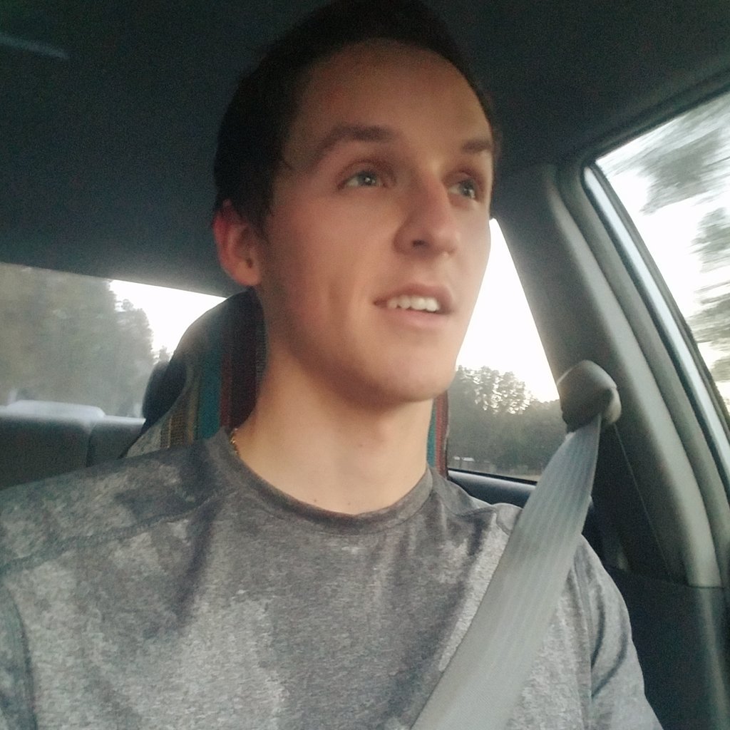 Tstov13's tweet photo. Ended up running in my Khakis today.. 5 miles in a little over 40 minutes 😂😂 #notbad #gateriverrun #jake #fromstatefarm https://t.co/uKzYdfHAA3