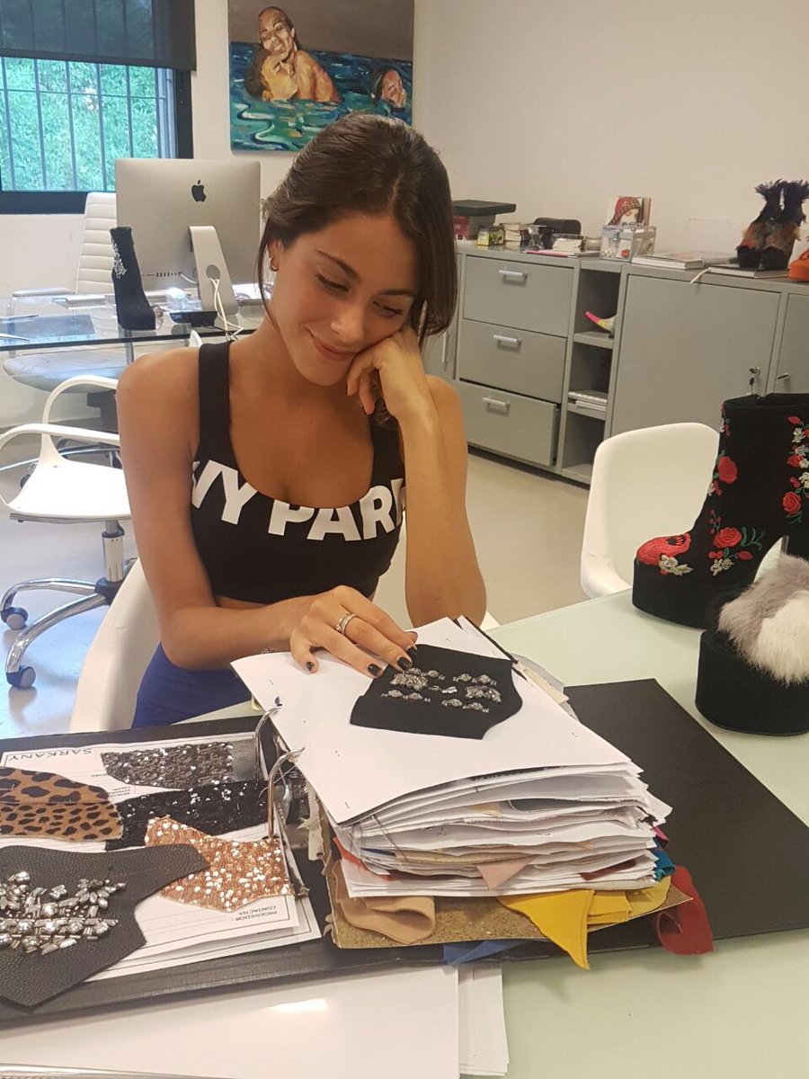 RickySarkany's tweet photo. Seguimos diseñando con @TiniStoessel para su próxima gira. LOVE TINI. https://t.co/7EZOyRXAKp