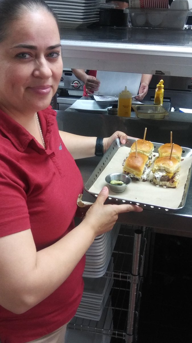 patron1128's tweet photo. My Culinary manager playing restaurant with crew, way to own back to basics V,  I would order those 🍔 bites anytime, #chilislove #CTS https://t.co/JpzKBp49iq