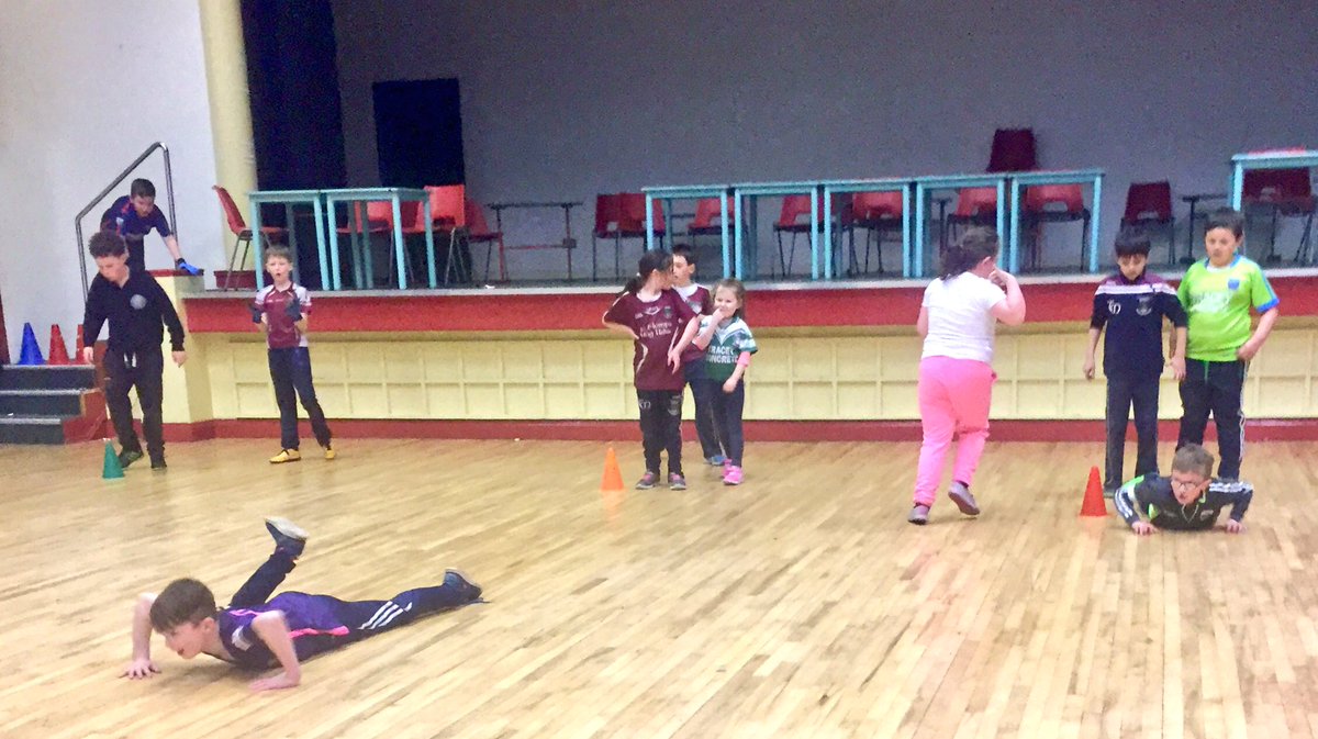 McNabbTeresa's tweet photo. An enjoyable evening coaching u8&10s fun games and a ball each to develop! #turtletag #snakes&ladders #2secondrule https://t.co/ymEjLp1wvN