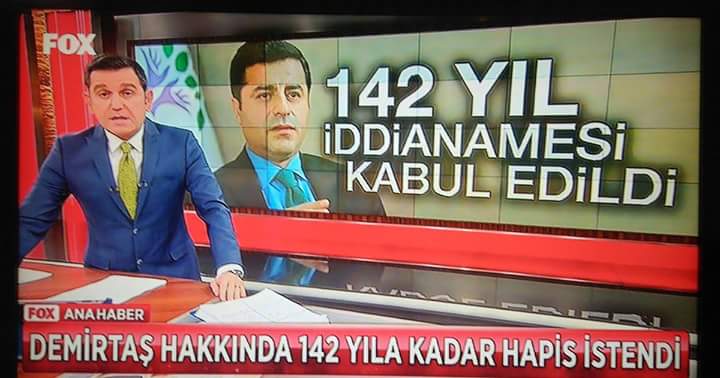 Hırsızlık mı yaptın 
Katil olmuș
Dört bakan bilal beraber para çalmıș
Yoğsuluk yaptı
Bu kadar ceza alıyor 
Sadece Barıș demıș