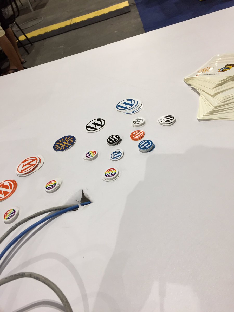 WordPressFOR's tweet photo. E hoje só pra começar temos adesivos! Vem que é de graça 😎 #cpbr10 #WPnaCP https://t.co/xREmGR6VI4