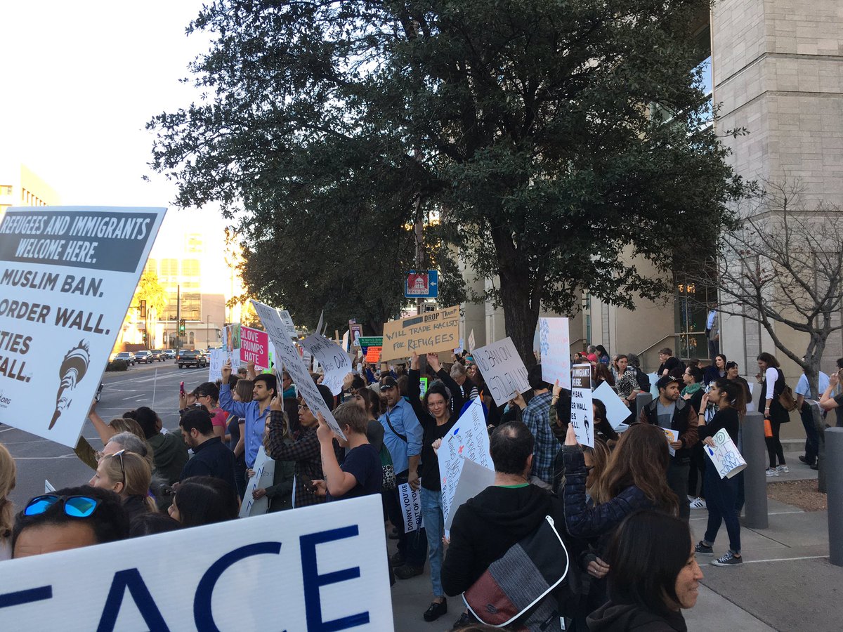 IDaryaei's tweet photo. Stand Together #NoToMuslimBan #TucsonProtest https://t.co/ZjECEAAOSN