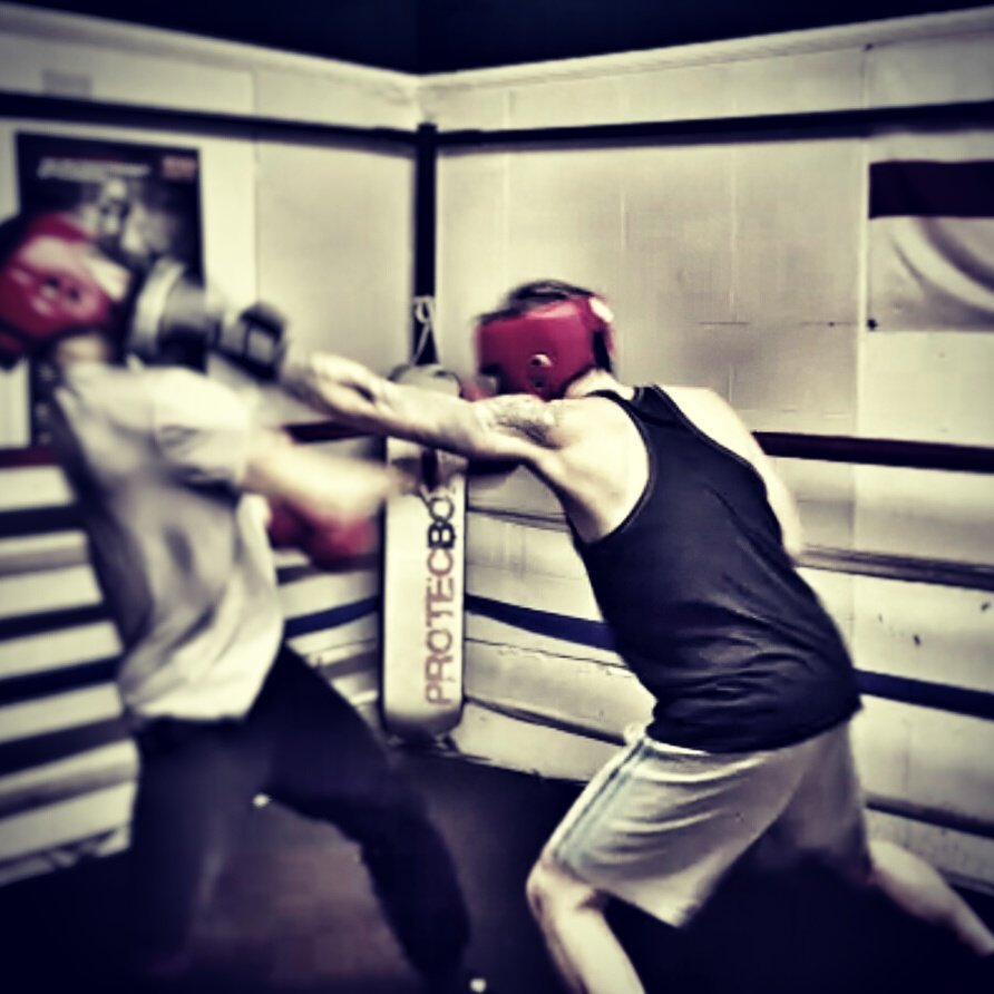 JamiecrossNDY's tweet photo. Training was amazing tonight. 5 rounds of sparring smashed and feel so happy ahead of my first fight. Great guys at my club👊 #EmeraldsBoxing https://t.co/uyr9WGPDnB