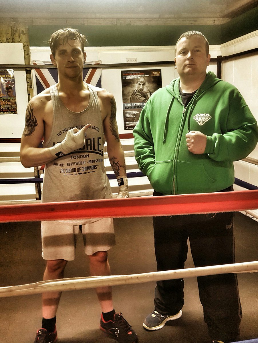 JamiecrossNDY's tweet photo. Training was amazing tonight. 5 rounds of sparring smashed and feel so happy ahead of my first fight. Great guys at my club👊 #EmeraldsBoxing https://t.co/uyr9WGPDnB