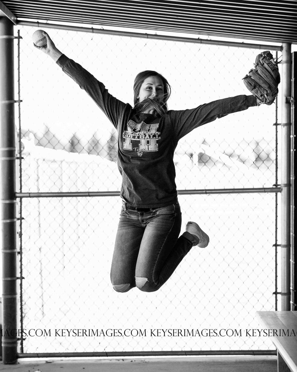StephBreckbill's tweet photo. I think she's getting excited to be a Tiger! @SaraBreckbill @fhsuathletics #fhsusoftball https://t.co/DrKRv0WaTJ