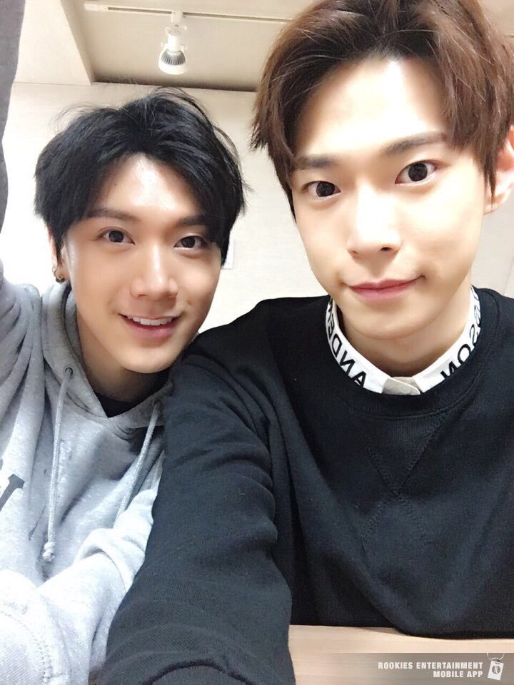 JustTEN_TH's tweet photo. HAPPY BIRTHDAY TO YOU สุขสันต์วันเกิดนะคะโดยองงี่ ฝากดูแลเตนล์ด้วยนะคะ มี
สุขภาพแข็งแรงค่ะ 😄🎉🎉🎁  #HappyDoyoungDay https://t.co/xXFmqO7997