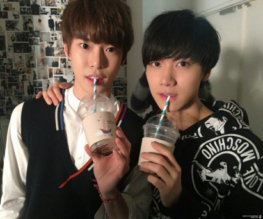 JustTEN_TH's tweet photo. HAPPY BIRTHDAY TO YOU สุขสันต์วันเกิดนะคะโดยองงี่ ฝากดูแลเตนล์ด้วยนะคะ มี
สุขภาพแข็งแรงค่ะ 😄🎉🎉🎁  #HappyDoyoungDay https://t.co/xXFmqO7997