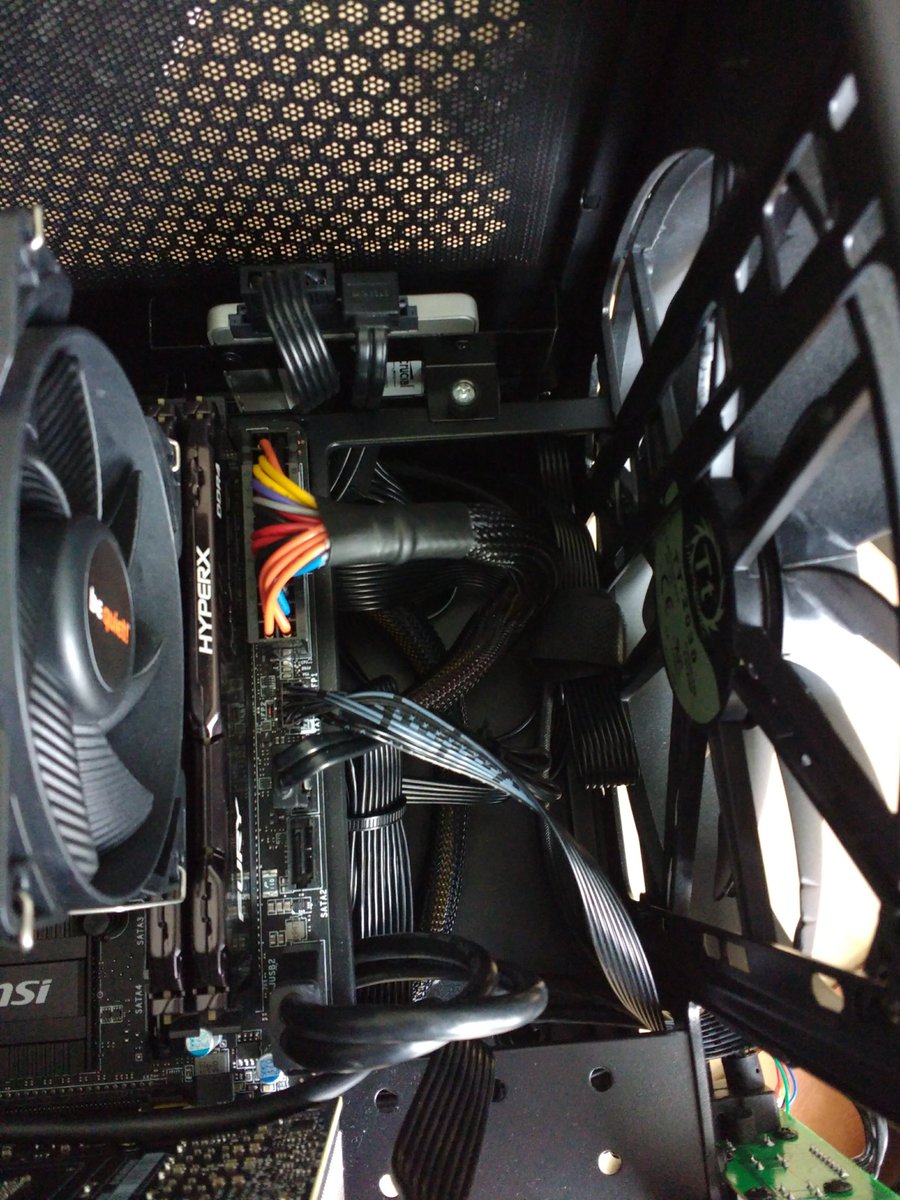 ericlikeseatin's tweet photo. @bitwitkyle #pimpmypc halp w/ mITX! i3-6100/1060 3gb/16gb ram/MSI B150 mobo/275 gb SSD/Noctua Redux fans/Thermaltake F1 case/Cablemod LEDs https://t.co/vpRDl1A2Cg