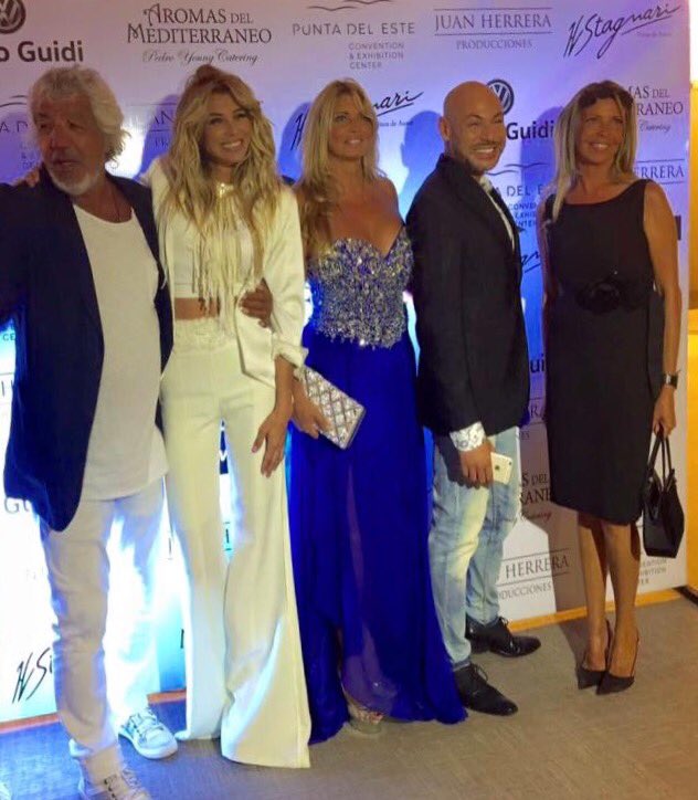 adrianaferrer1's tweet photo. Cena de Famosos en Centro de Convenciones de Punta del Este. https://t.co/TDJs1r2ukS