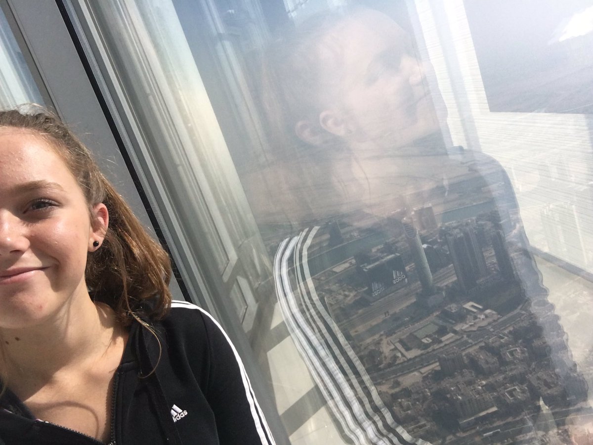 caity_lucie's tweet photo. From @Atthetop_tweets ❤❤#selfieformark @duhitzmark https://t.co/xTNJXmu0PD