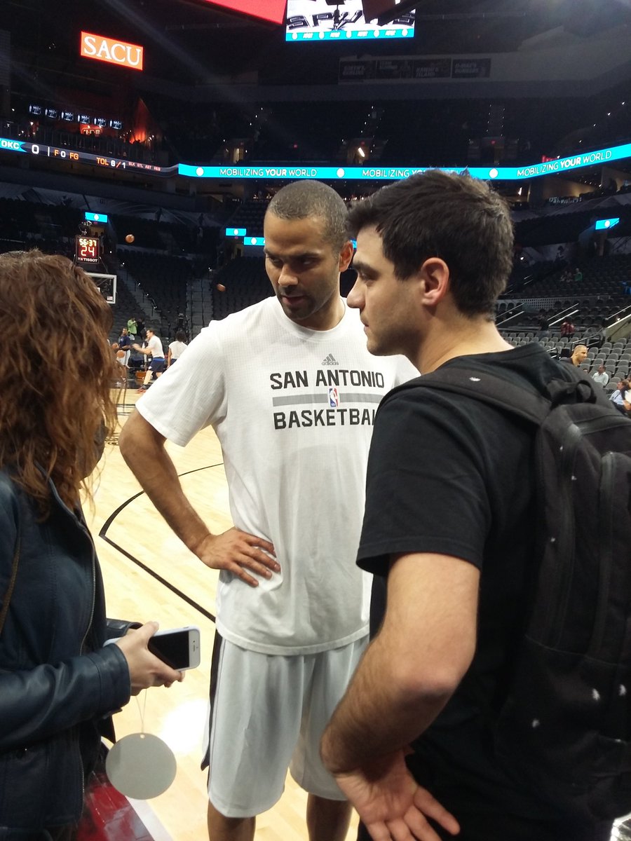 aurelienlas's tweet photo. Premier contact avec @tonyparker et le stade pour le match des @spurs !! @WLGaz #GRDFSA #GRDF https://t.co/CNK67gTGsj