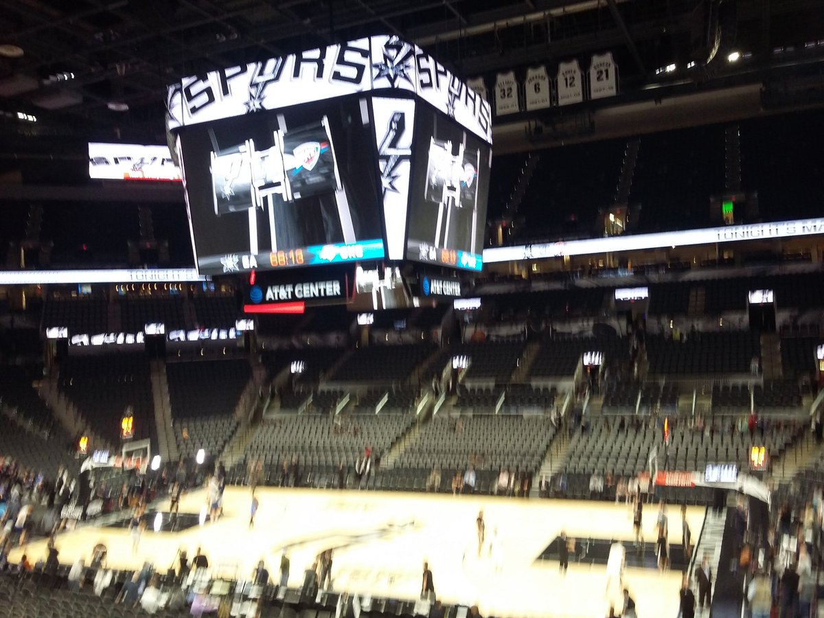 aurelienlas's tweet photo. Premier contact avec @tonyparker et le stade pour le match des @spurs !! @WLGaz #GRDFSA #GRDF https://t.co/CNK67gTGsj