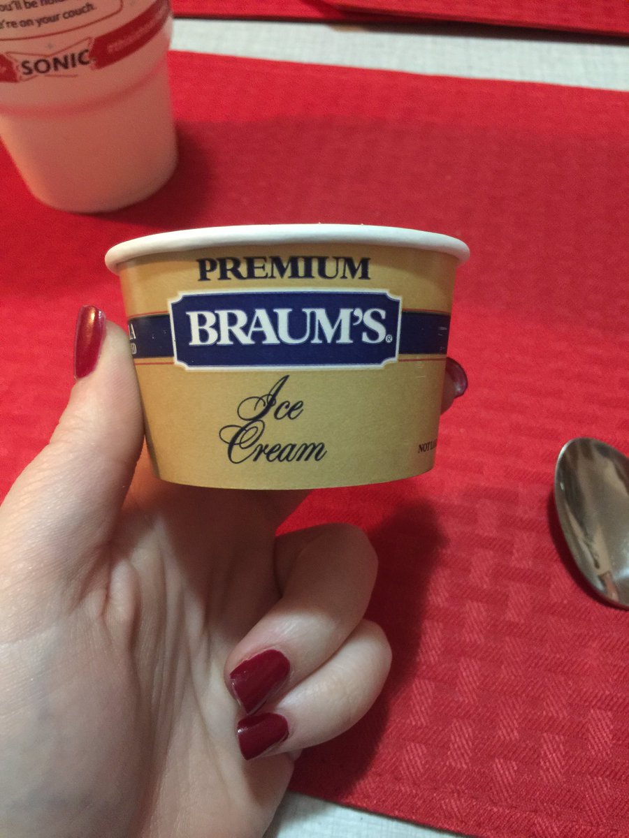 BasicBarbie37's tweet photo. Grandma always has the best stuff 😋 https://t.co/NBUDbPtUwh