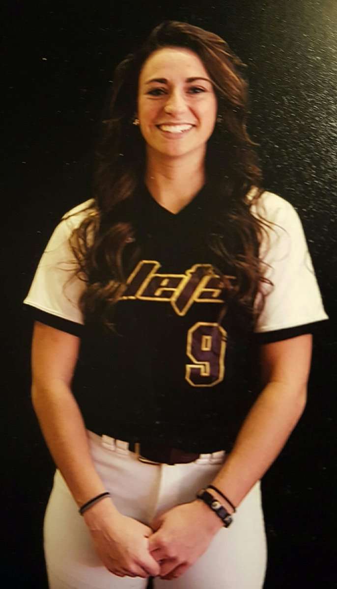 MillerCat00's tweet photo. Happy burfday Hayle! π¦π¨ππ°π©π§π«π¬ So glad you're nicer to me than @amberswisher_ . @HaleyMartin2015 #HayleYeah https://t.co/Fu0TMCBtR9