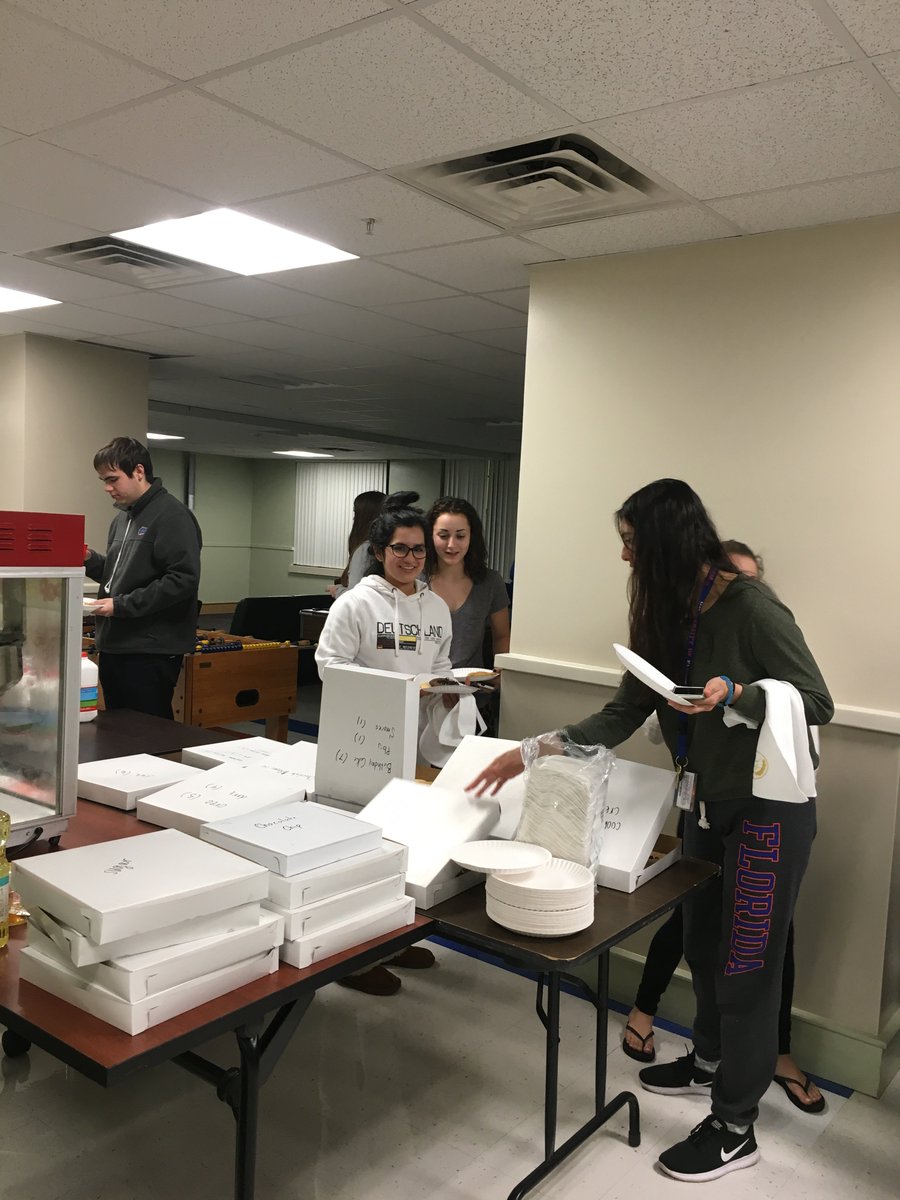 uf_brag's tweet photo. Thanks for coming out and enjoying Midnight Cookies with us, and keep an eye out for some awesome February events! https://t.co/0RyedcYPLU