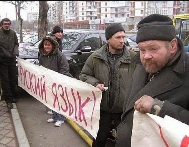 Пропагандисты, снимая Захарченко, случайно "засветили" российскую "гуманитарку" - гранаты ВОГ-17М и ящики от 122-мм снарядов, - волонтер - Цензор.НЕТ 2817