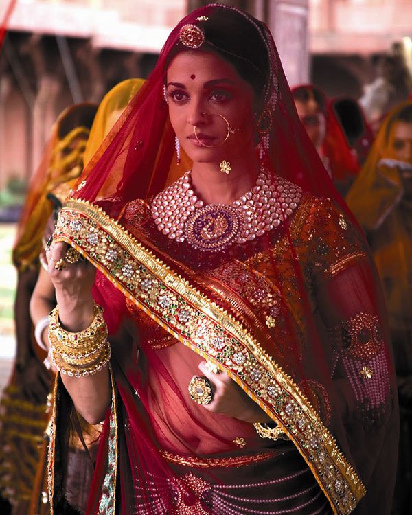 MAGTHEWEEKLY's tweet photo. STEPPING OUT OF THE REEL
Read Here: https://t.co/d55w6NXcoc
#TheRajasthaniBride #TheKashmiriBride #TheSouthIndianBride #ThePakistaniBride https://t.co/f83S4bL2iS