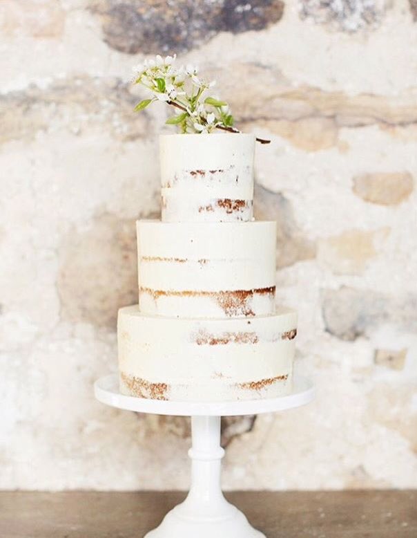 We are still obsessing over naked wedding cakes 🙌🏼 love this one by <a href="/dreamworldcakes/">Dreamworld Cakes</a>