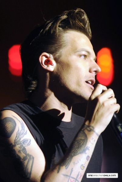 1DHQDaily's tweet photo. 100 Replies

#OneDBestFans https://t.co/CwK1pnCOnZ