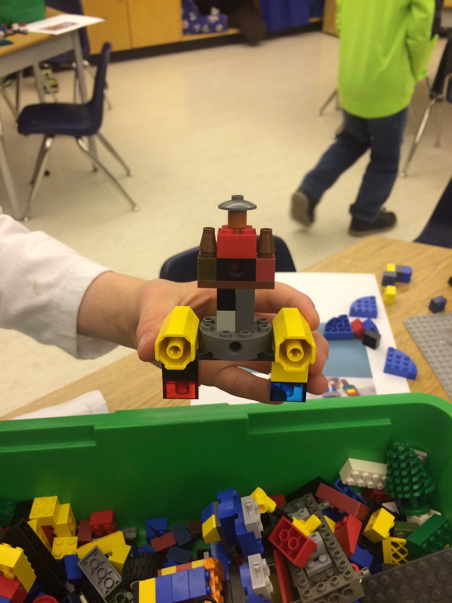 MrsGoruk's tweet photo. What a fun time building robots! @GBProbeSchool #probewildrobot #scienceliteracynight https://t.co/FpbSpuXJN8