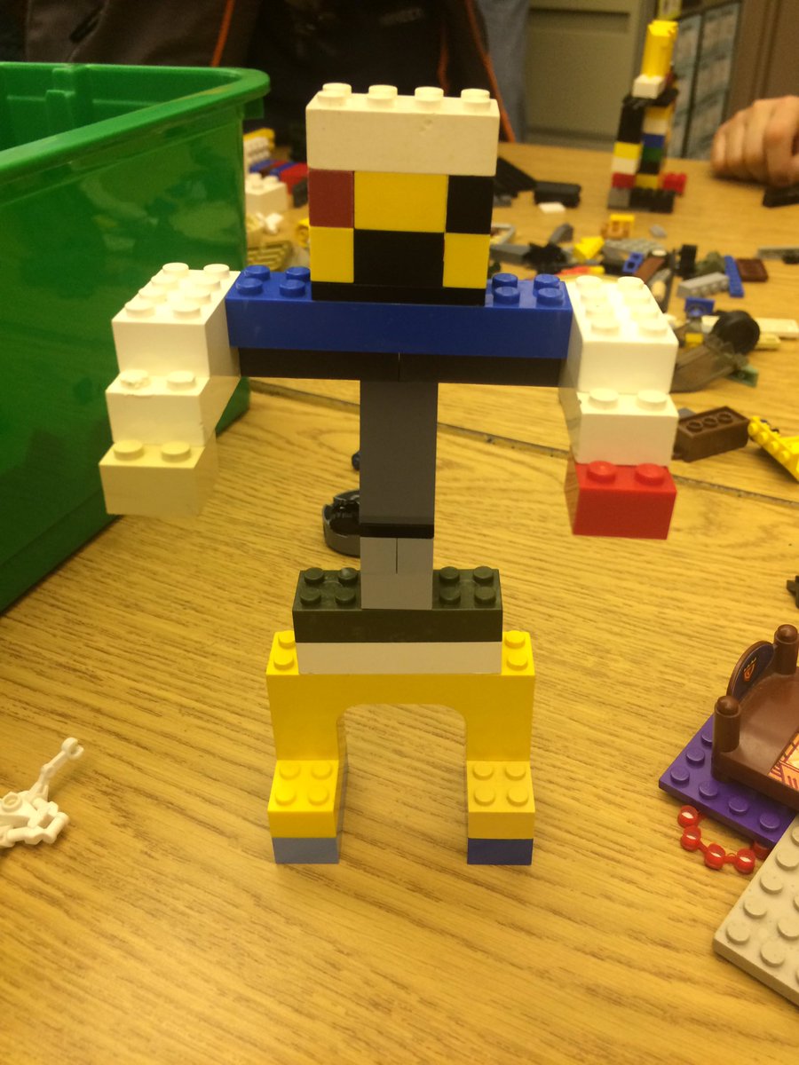 MrsGoruk's tweet photo. What a fun time building robots! @GBProbeSchool #probewildrobot #scienceliteracynight https://t.co/FpbSpuXJN8