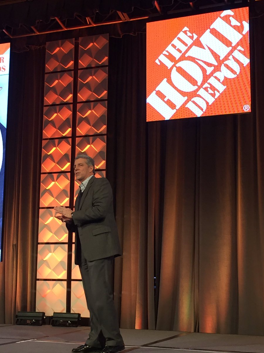 LKingTHD's tweet photo. #2017SPM Our amazing leaders inspiring the room! https://t.co/vehmwN8Ebg