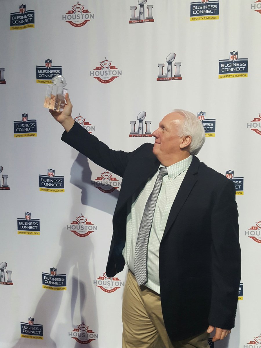 HandleWorkLife's tweet image. Tonight's  MVP Supplier, Bill Lipscomb w/ WBL Communicating Technology Svcs @bjw704 @housuperbowl @bjw704
#businessconnectHOU
