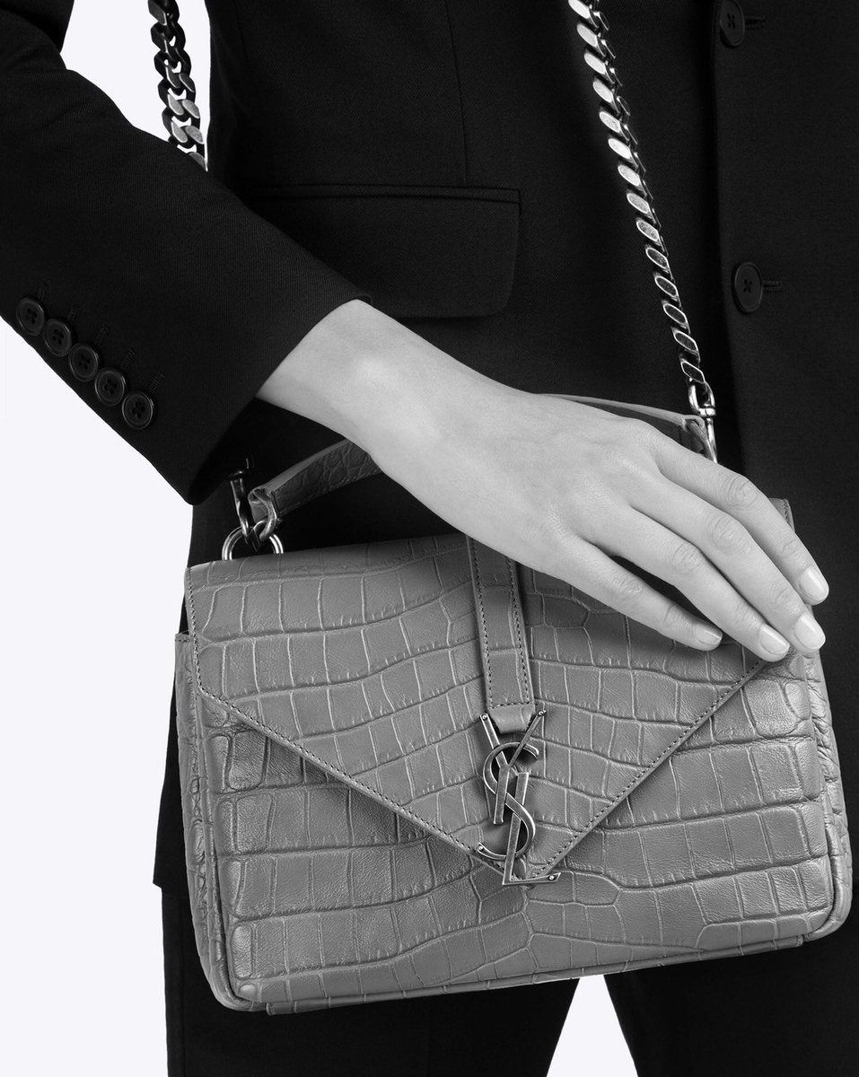 burando03's tweet image. サンローランのバッグも取り扱っていますヽ(・∀・)ノ