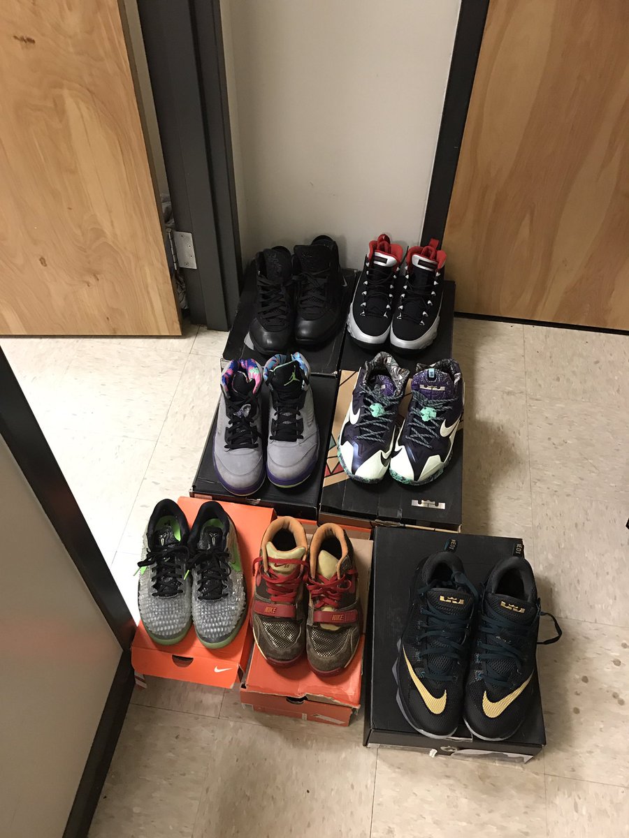 SneakerHeat03's tweet photo. First @solesupremacy @SoleSteals beater box 📦 lookin good! DM if interested! https://t.co/sinpDyHRKL