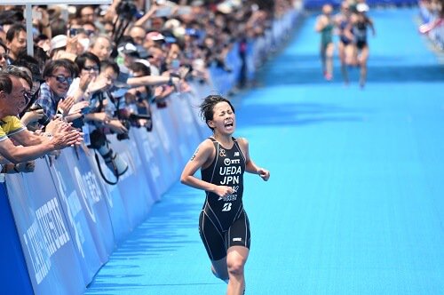 worldtriathlon's tweet photo. Seeing this picture, you can almost hear the cheers from the crowd! #WTSYokohama #2016PhotoComp #finalist #vote https://t.co/KJBRFSacm6 https://t.co/J8eSd3aepy