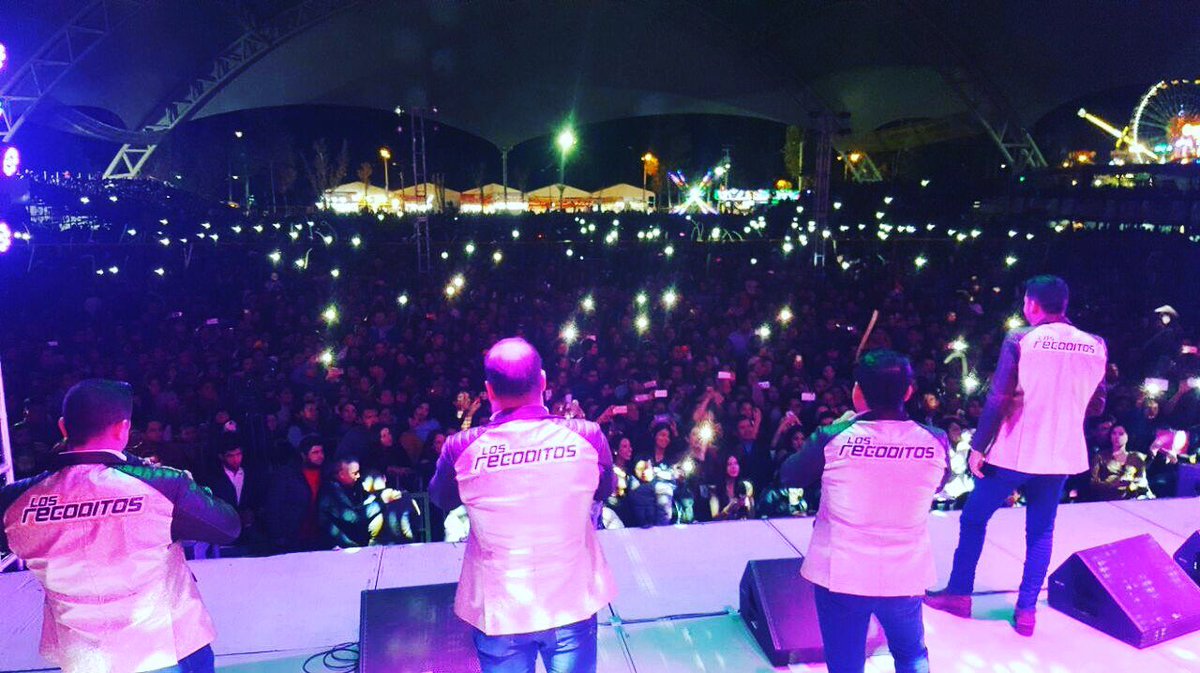 BANDARECODITOSS's tweet photo. Saludos desde la Feria de León 2017! #RecoditosLeon #GiraMeEstaTirandoElRollo https://t.co/pNChtn7dPo