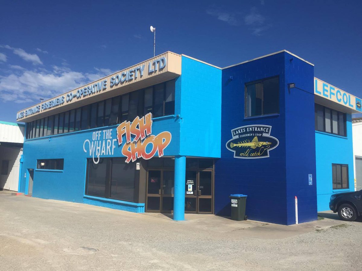 LEFCOL's tweet image. Come in a check out our new fish shop "OFF THE WHARF" We only sell the freshest fish straight from the fisherman ! #lakesentrance